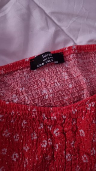 Top floral rojo y blanco
