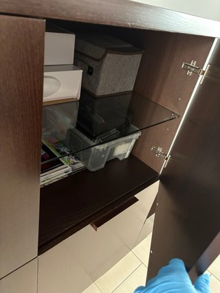 2 Cassettiere ,2 comodini e parete attrezzata