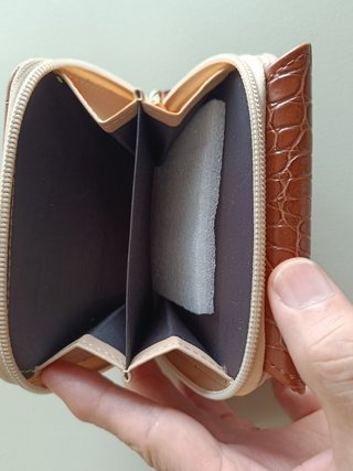 Cartera marrón efecto cocodrilo