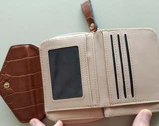 Cartera marrón efecto cocodrilo