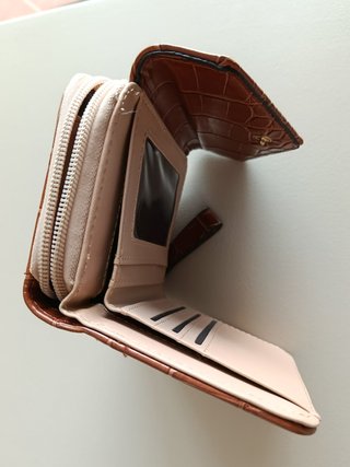 Cartera marrón efecto cocodrilo