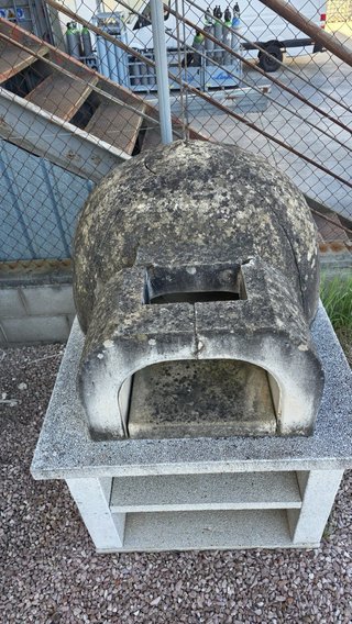 Forno a legna in pietra