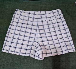 Falda pantalón cuadros blanco y azul