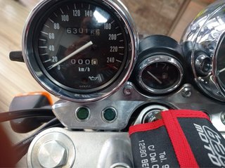 Suzuki GSX 750 Inazuma Negra