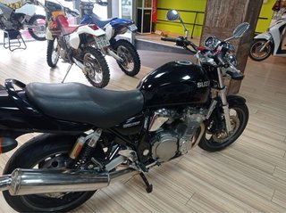 Suzuki GSX 750 Inazuma Negra