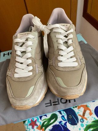 Deportivas HOFF beige y blancas