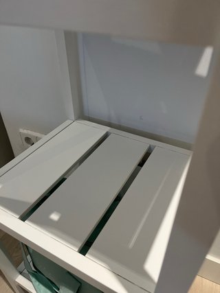 Estantería blanca de madera