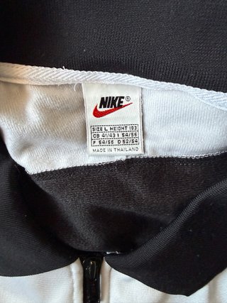 Chaqueta Nike Negra y Blanca