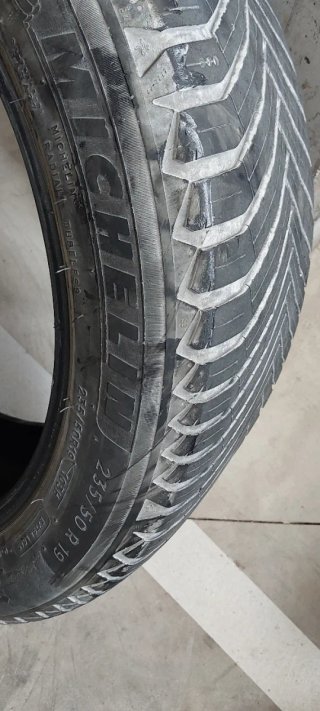 Neumáticos Michelin 235/50 R19 103 H. All season.