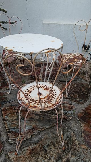 Mesa y 4 sillas de jardín estilo francés