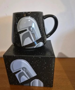 Tazza Nera con Casco Mandalorian