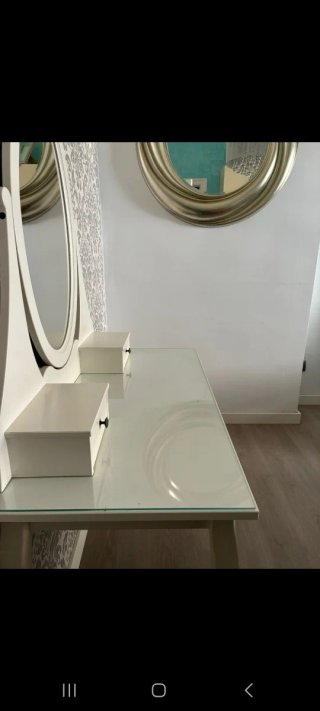 Tocador blanco IKEA con espejo