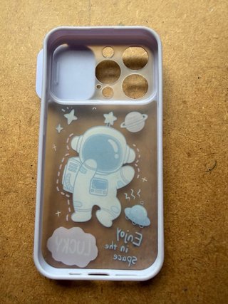 Funda iPhone 15 Pro Astronauta Morado