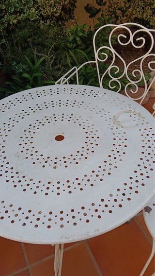 Mesa y 4 sillas de jardín de hierro