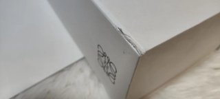 Bolsa y caja Loewe blanca