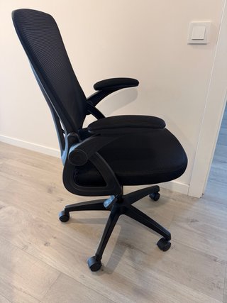 Silla de oficina ergonómica negra