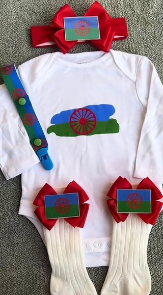 Conjunto bebé body, calcetines y chupetero