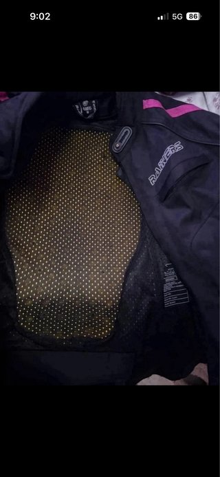 Traje de moto negro y rosa. Rainers.