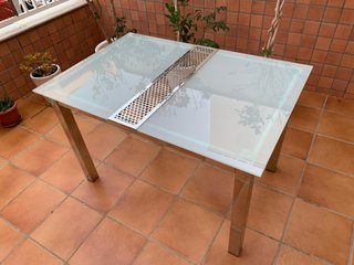 Mesa cristal y acero exterior