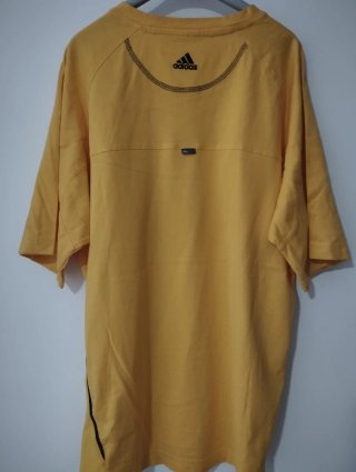 Camiseta Adidas amarilla logo