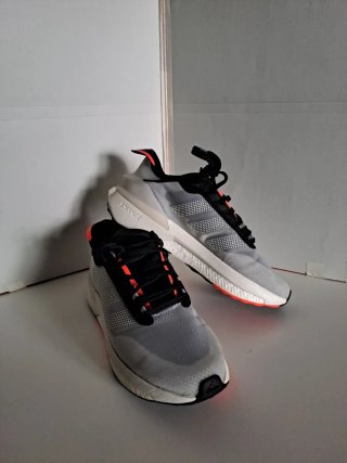 Scarpe running Adidas grigie e arancio