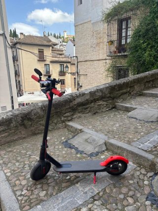 Patinete Eléctrico Xiaomi Negro y Rojo