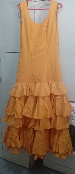Traje de flamenca naranja volantes