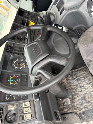 Camión Scania 260 94D