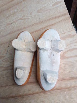Pareja Zuecos Madera Artesanales