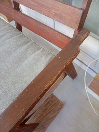Conjunto de banco y sillones de madera
