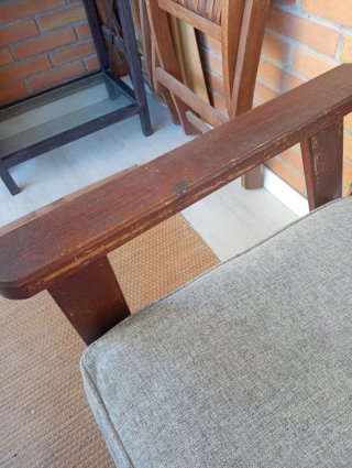 Conjunto de banco y sillones de madera