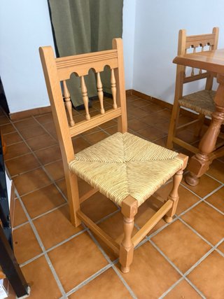 Conjunto mesa y 4 sillas madera de pino macizo