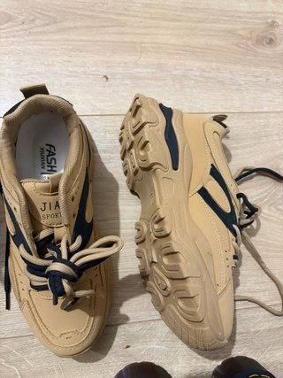 6 pares zapatos 15€ el par