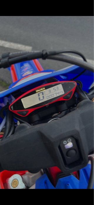 BETA 300 RACE con 7 horas seminueva reestreno.