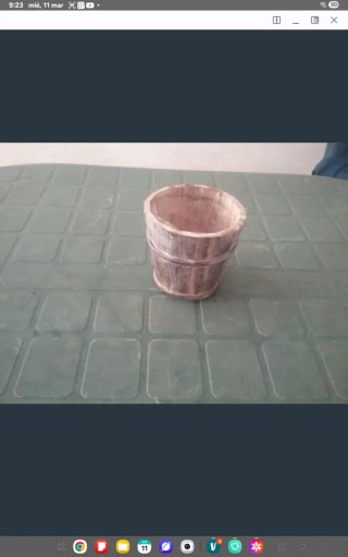 Maceta de madera pequeña