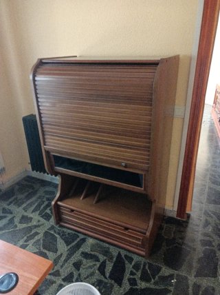 Mueble antiguo de madera para TV