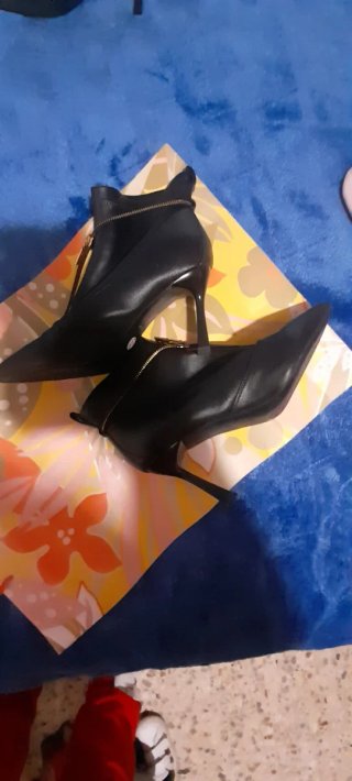Botines de tacón aguja negros