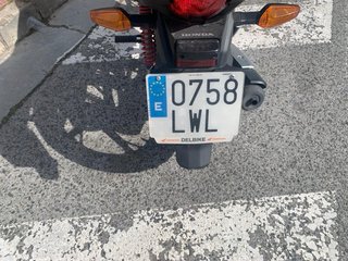Moto Honda Naked Roja y Negra 125