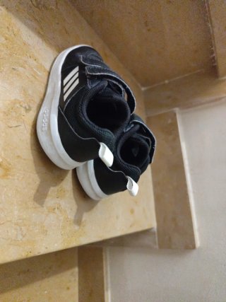 Zapatillas Adidas niño velcro negras Talla 23.