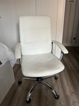 Silla de oficina blanca