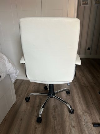 Silla de oficina blanca