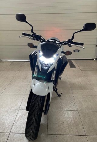 Honda CB500F Naked Blanca y Negra