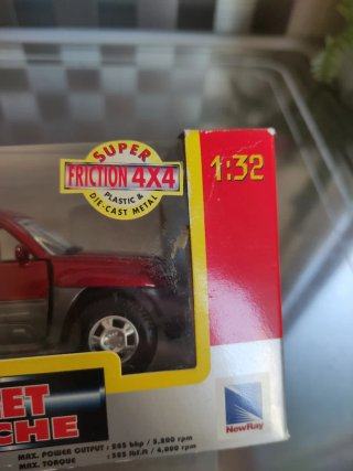 Coche de colección Chevrolet Avalanche 1:32
