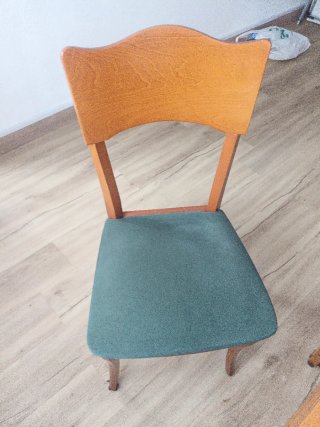 Mesa de comedor con 4 sillas
