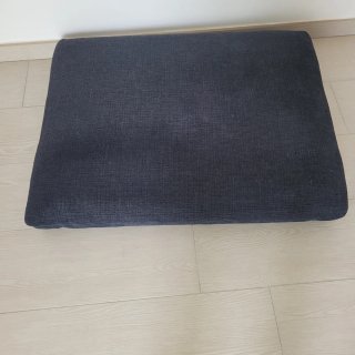 Cuscino nero in tessuto 95x76x11