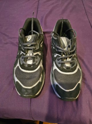 Zapatillas Asics NYC Gel Negras y Plateadas