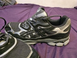 Zapatillas Asics NYC Gel Negras y Plateadas