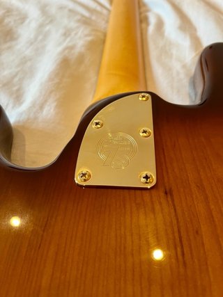 Bajo Fender Precision 75th Aniversario