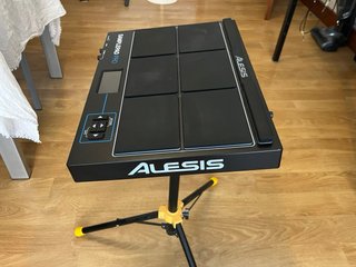 Alesis SamplePad Pro con soporte