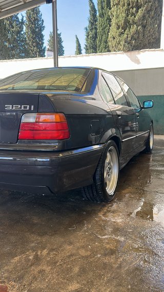 BMW E36 328i berlina